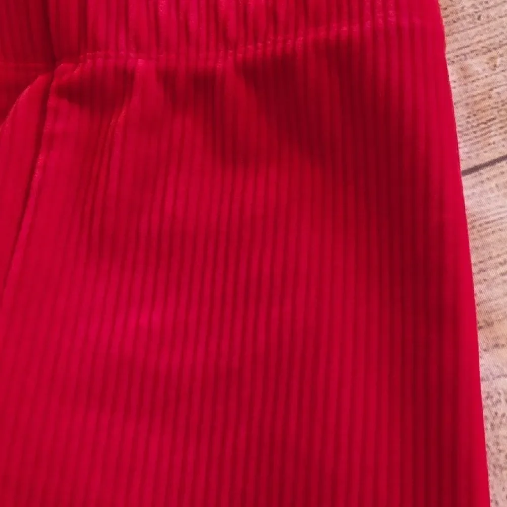 Vibrant Red Cropped Athletic Leggings